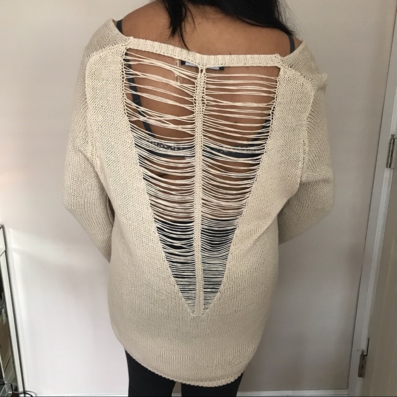Cute sweater top to wear with anything - Picture 2 of 2